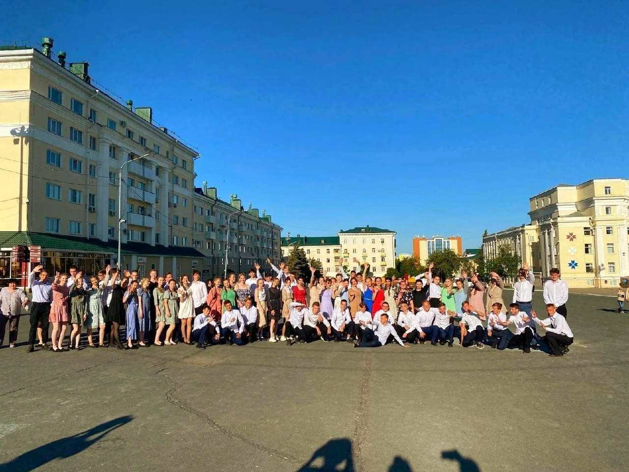 Молодёжный бал в честь Дня России и Дня города