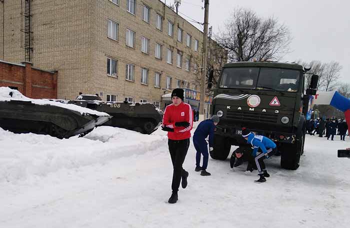 Студенты нашего техникума принимали участие в военизированном кроссе "ШТУРМ-13"
